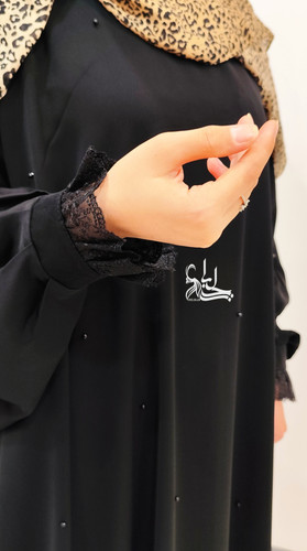 بسیار باکیفیت 💖 استفاده شده از بهترین متریال 📌 مزون دوزی شده 🪡🧵 مروارید پانچی مرغوب ✅